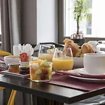 Hotel Eiffel Capitol Paris