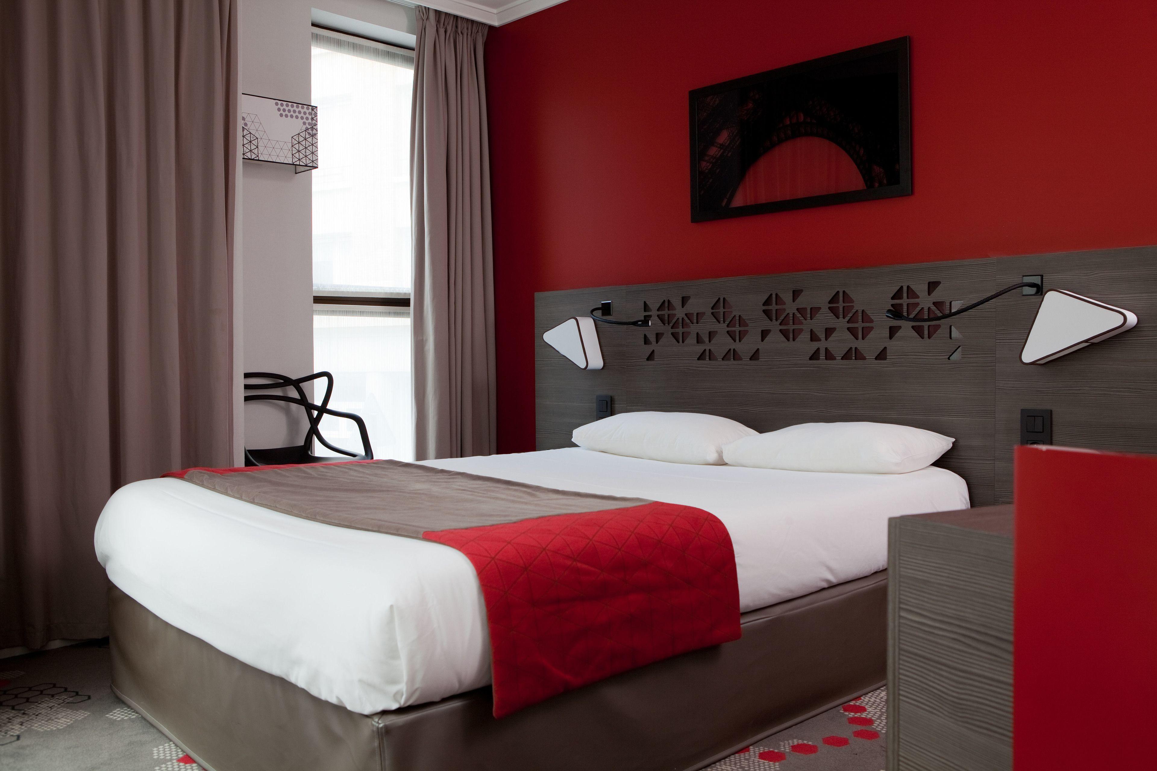 Eiffel Capitol Hotel 3*