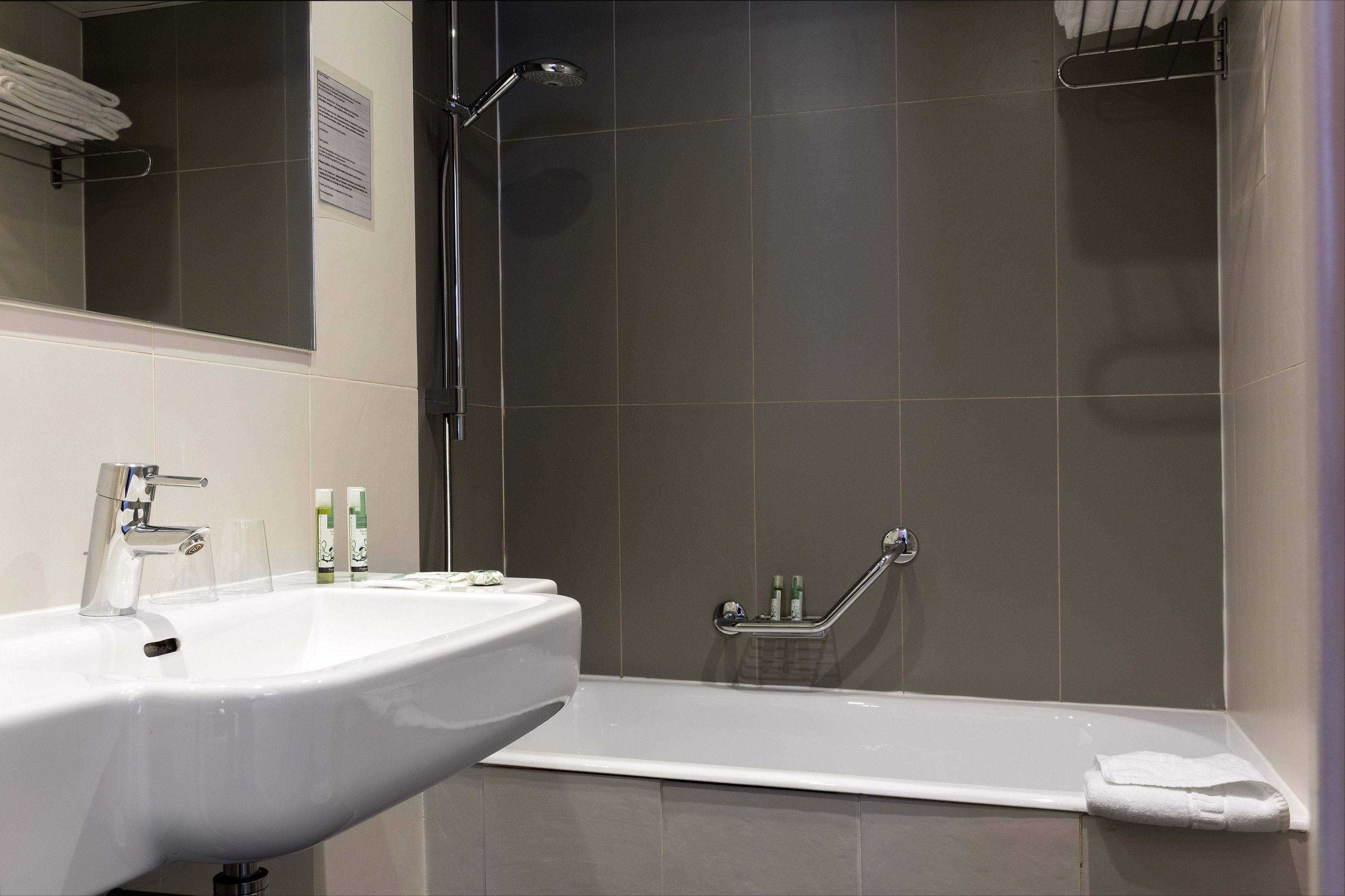 Eiffel Capitol Hotel