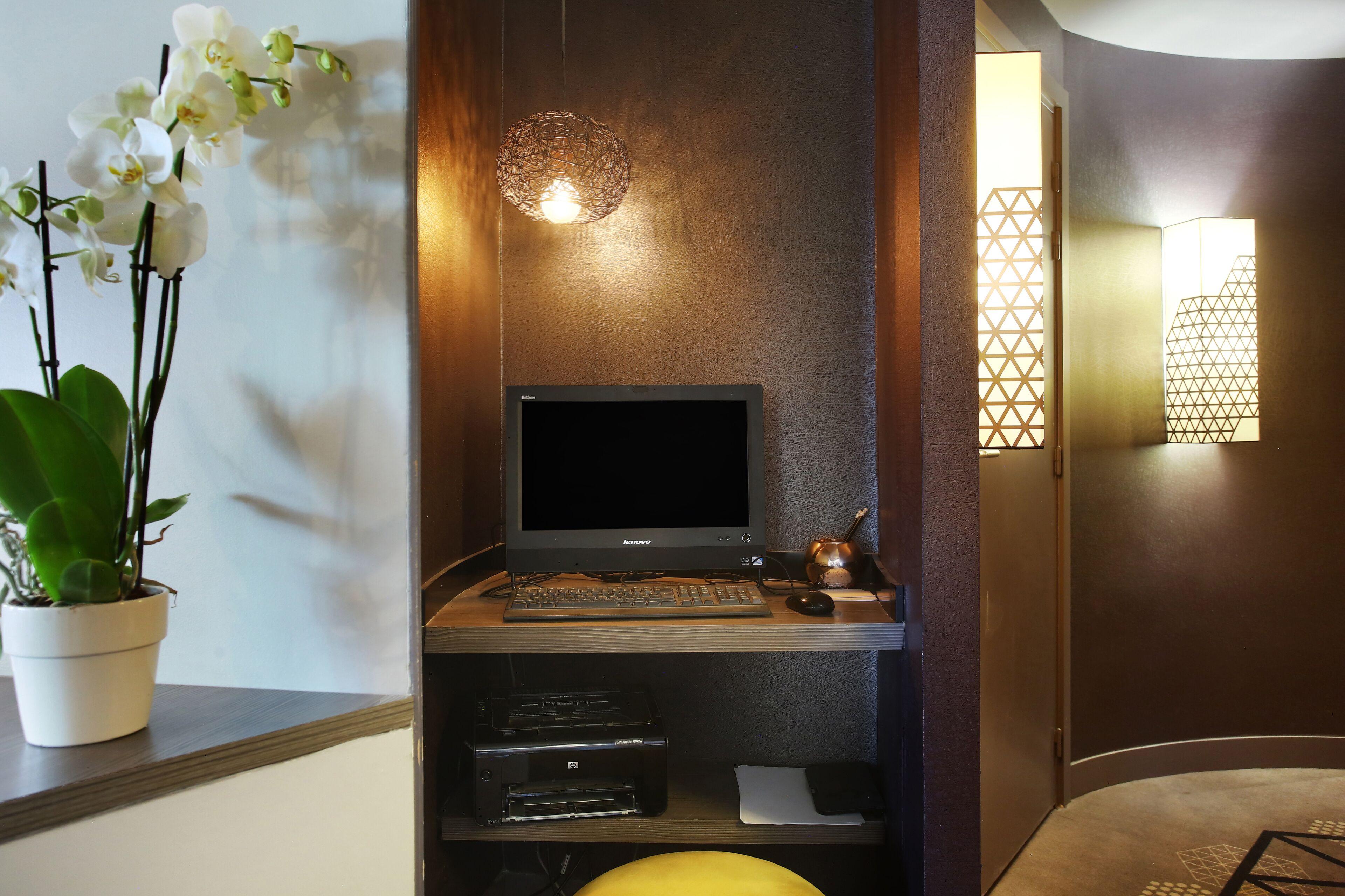 Eiffel Capitol Hotel