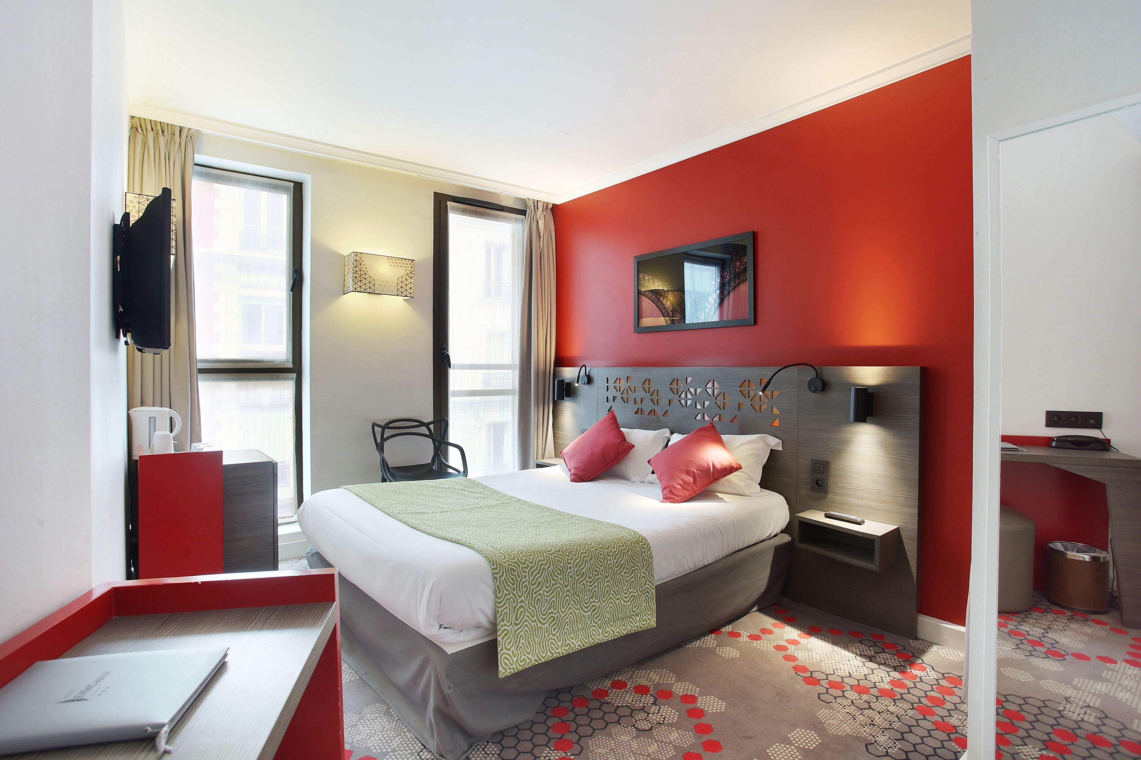 Eiffel Capitol Hotel 3*