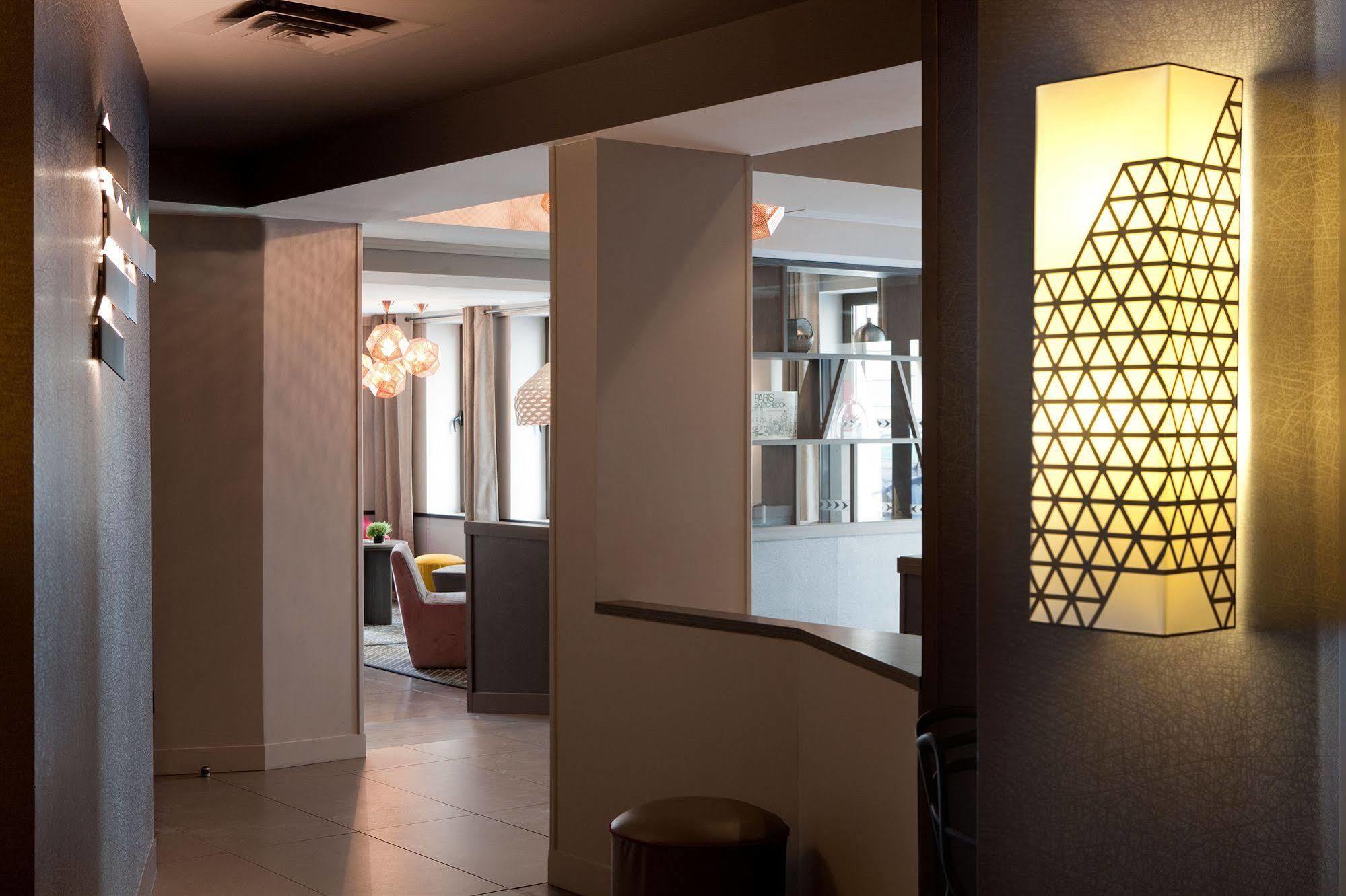 Eiffel Capitol Hotel 3*